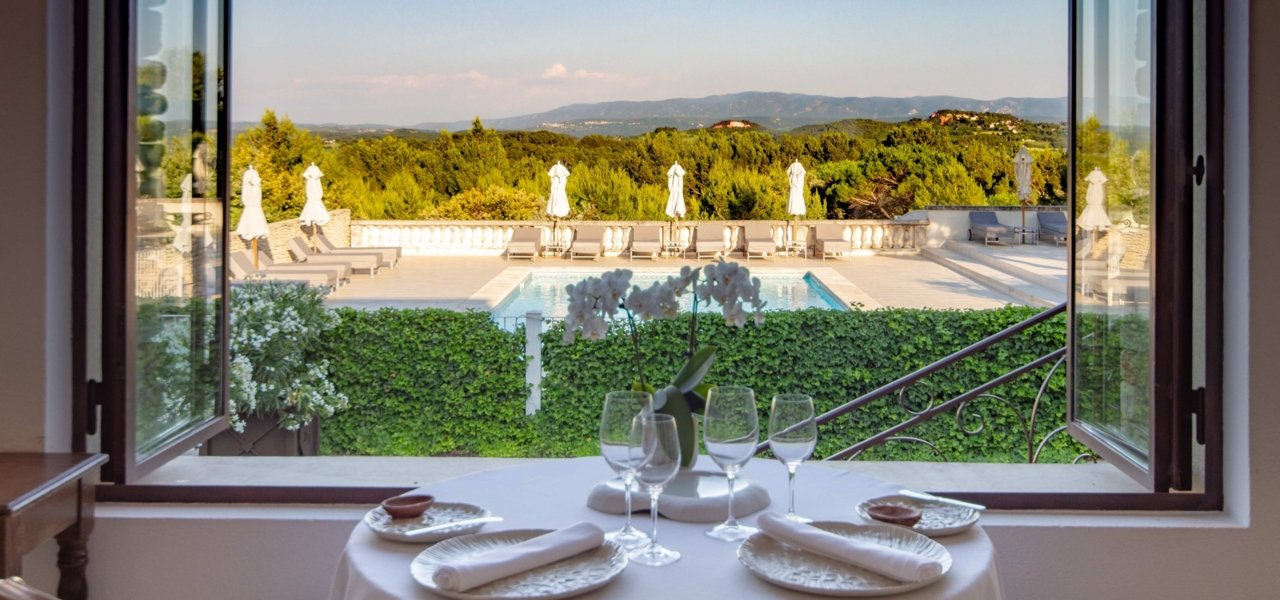 Xavier Mathieu's Table - Terrace  - Wine Paths