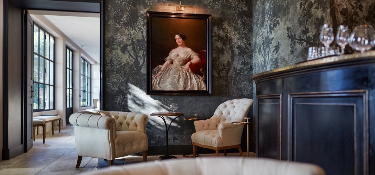 Bar at Domaine de Fontenille - Wine Paths