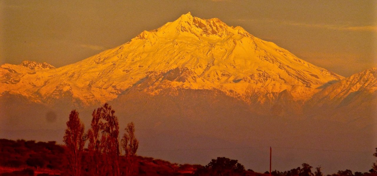 Nevado de Longavi Volcano overlooking the vineyards