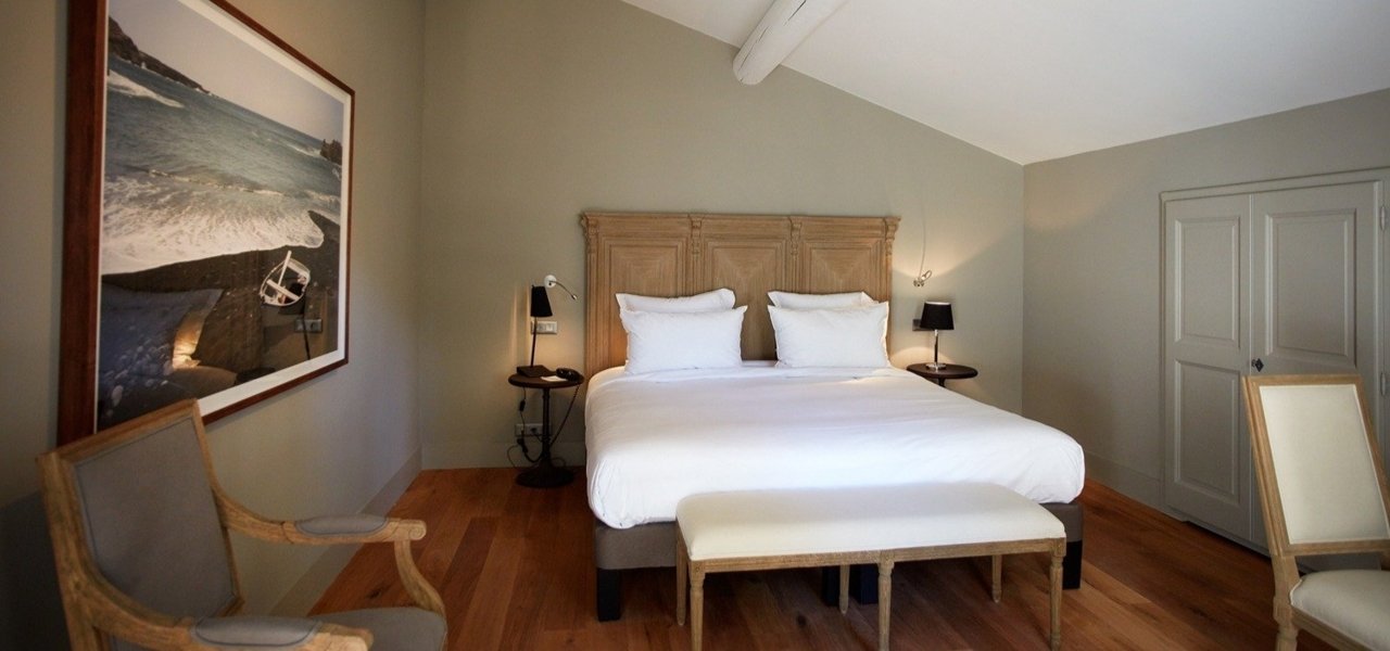 Bedroom at Domaine de Fontenille - Wine Paths