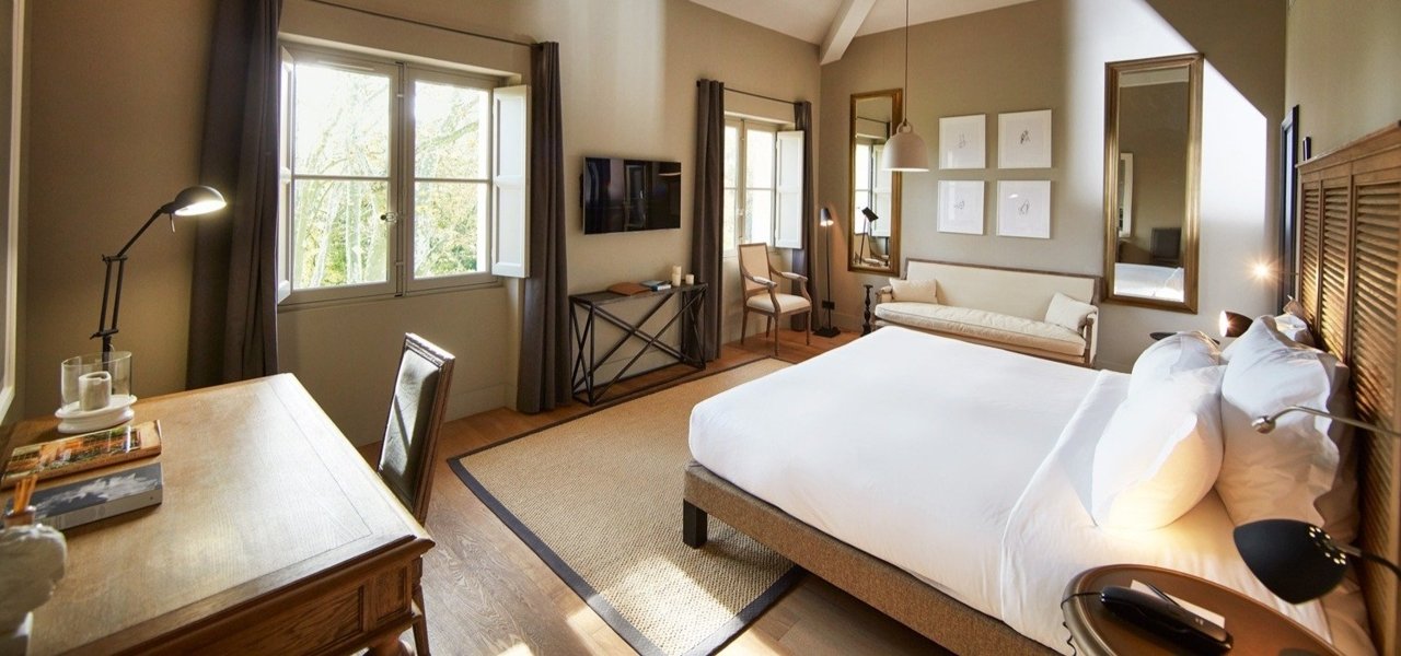 Bedroom at Domaine de Fontenille - Wine Paths