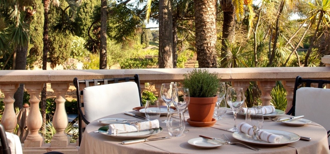 Palm trees and table